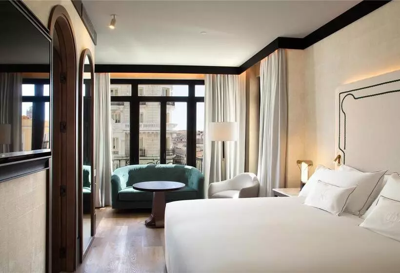 Deluxe Room King Size Bed