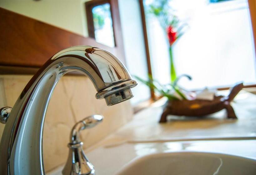 بنگله خانوادگی, Bolontiku Boutique Hotel & Spa