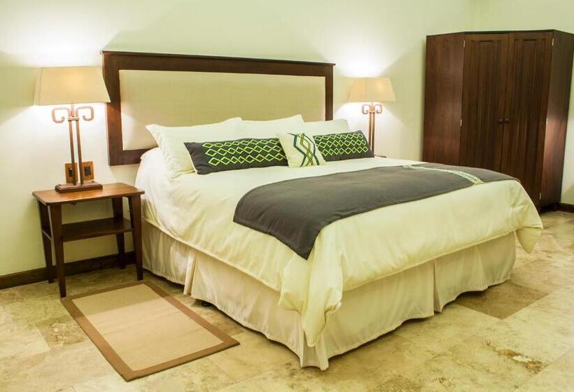 سوییت جونیور, Bolontiku Boutique Hotel & Spa