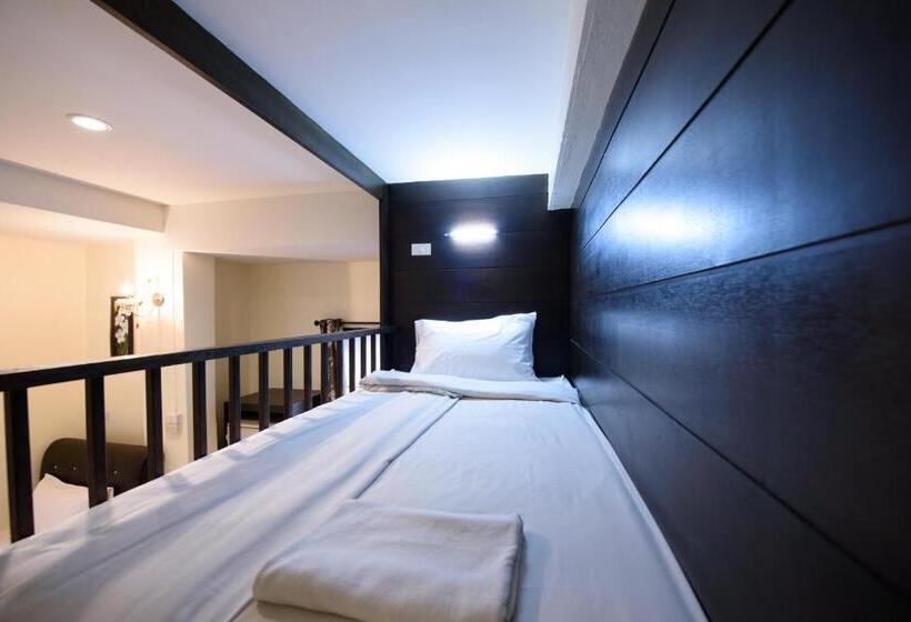 Трехместный Номер Стандарт с Балконом, Chana Place Lanna