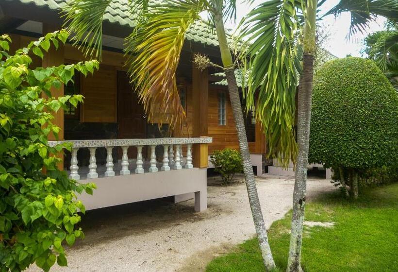 キングサイズベッドのスタンダードルーム, Dewshore Resort