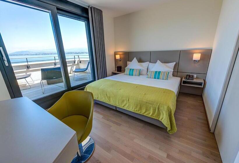 주니어 스위트, Lake Geneva