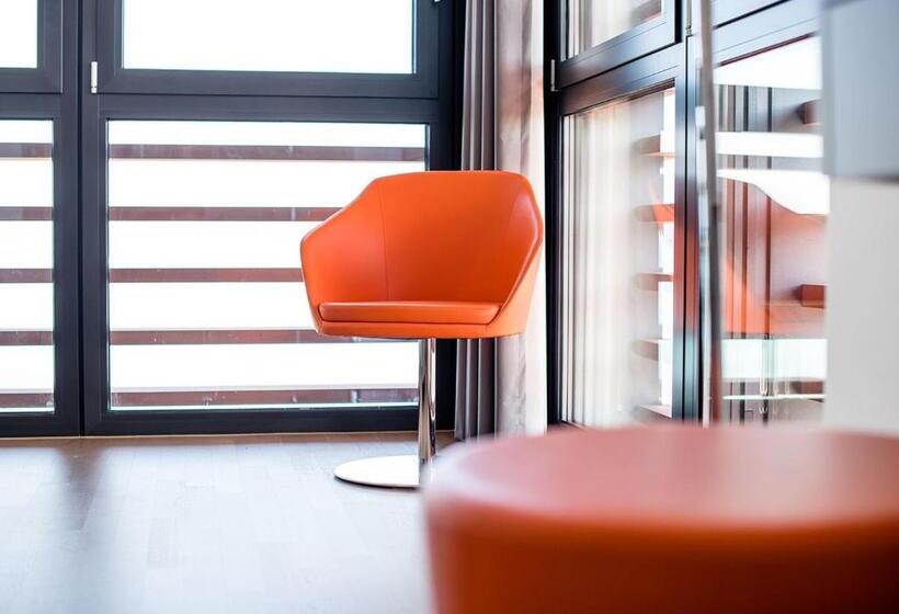 패밀리 룸, Lake Geneva