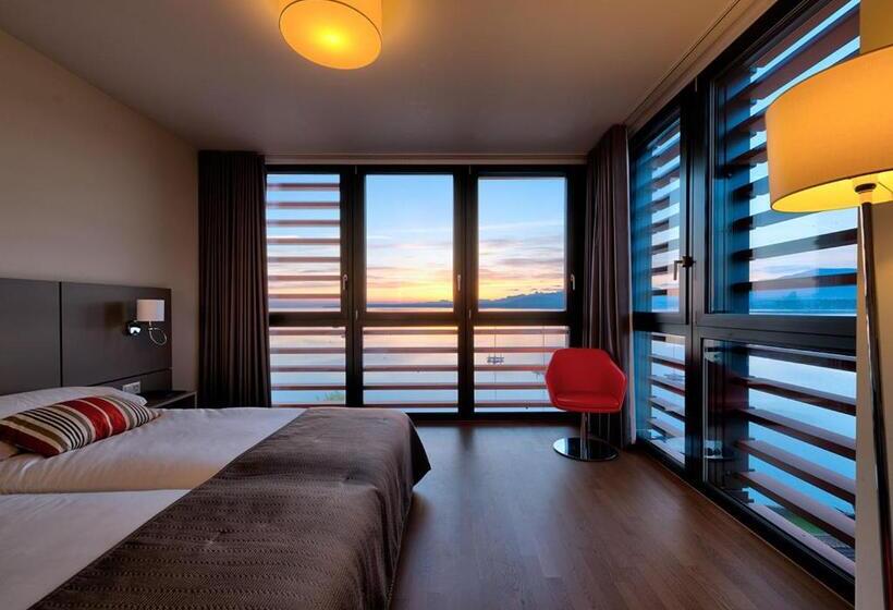 패밀리 룸, Lake Geneva