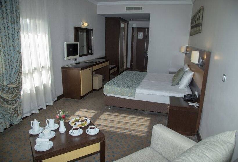 Camera Standard Individuale, Mom