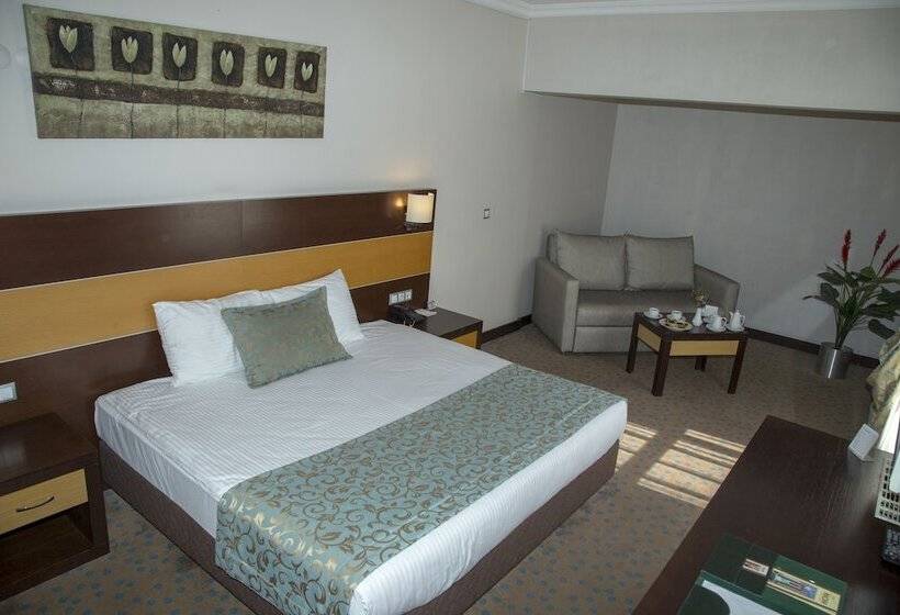 Camera Standard Individuale, Mom