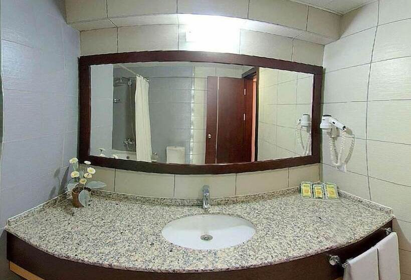 Camera Superiore, Mom