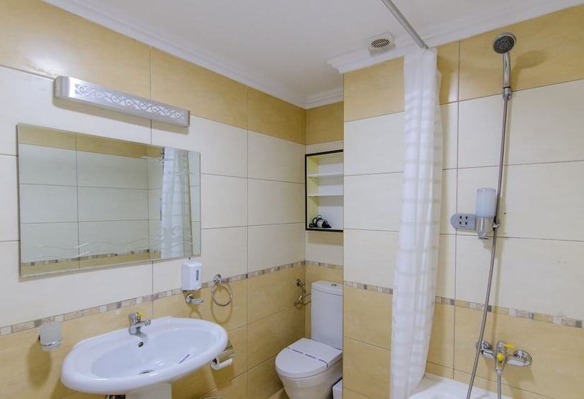 标准工作室, Phoenicia Holiday Resort