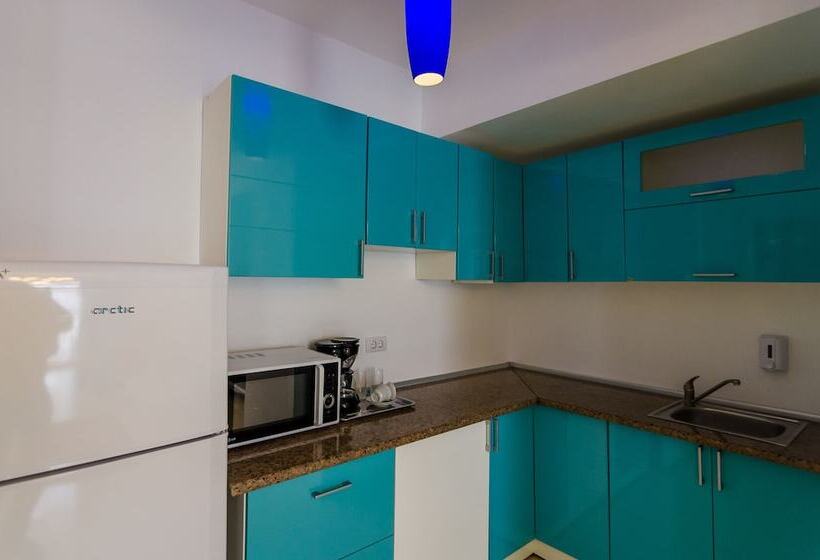 标准工作室, Phoenicia Holiday Resort