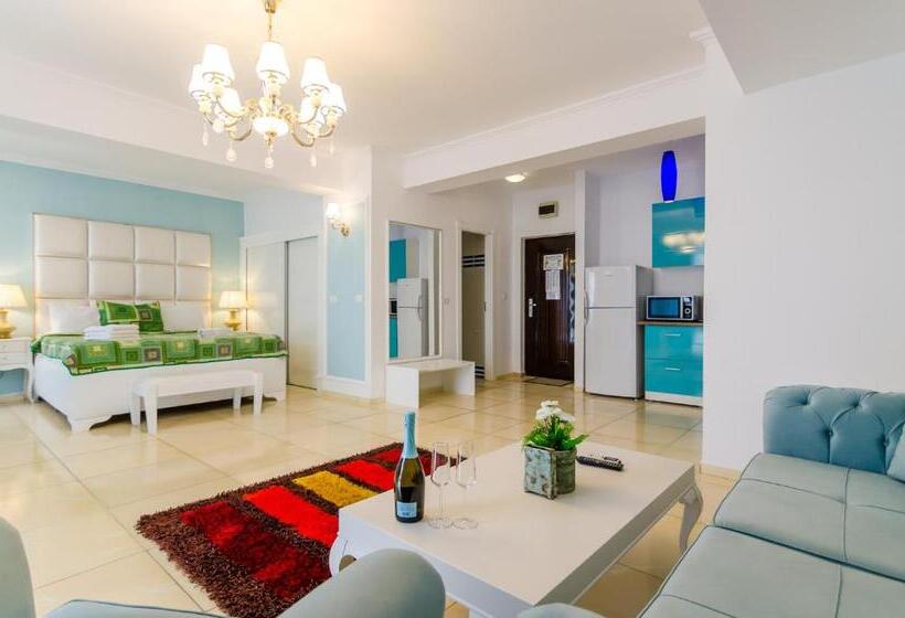 إستوديو قياسى, Phoenicia Holiday Resort