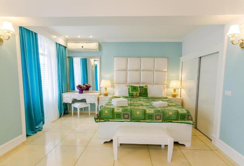 استودیوی استاندارد, Phoenicia Holiday Resort