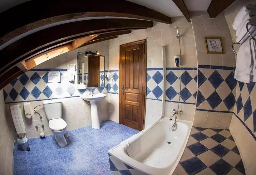 スタンダード4人部屋, Trisileja En Puente Romano