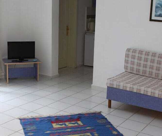 سوییت با چشم‌انداز باغ, Omar Hotel & Suites