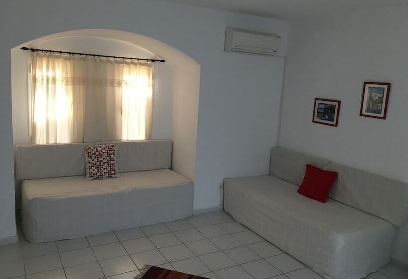 سوییت با چشم‌انداز باغ, Omar Hotel & Suites