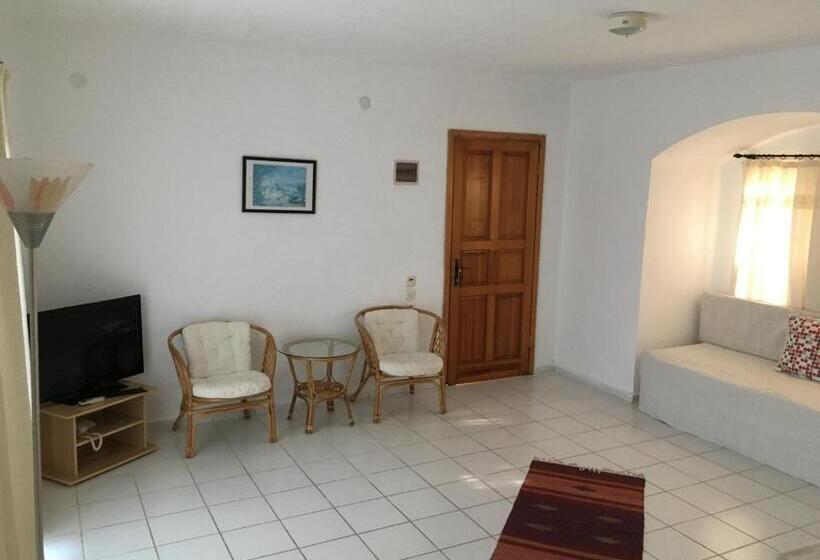 سوییت با چشم‌انداز باغ, Omar Hotel & Suites