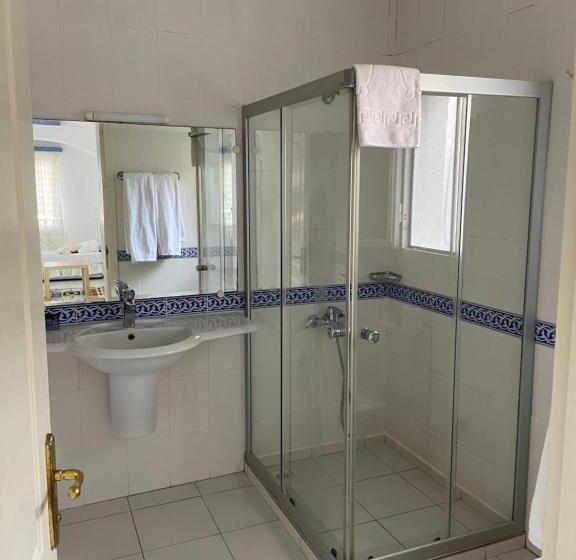 سوییت با چشم‌انداز باغ, Omar Hotel & Suites