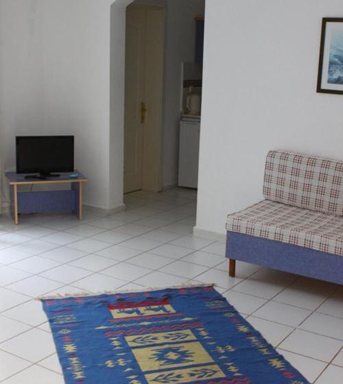 سوییت با چشم‌انداز باغ, Omar Hotel & Suites