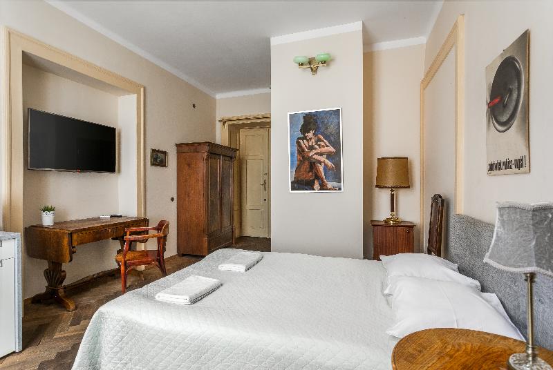 スタンダードスタジオ, The Spiski Palace