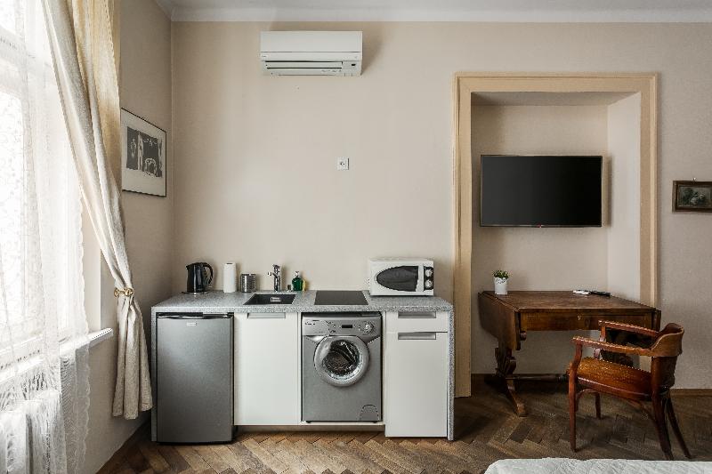 スタンダードスタジオ, The Spiski Palace