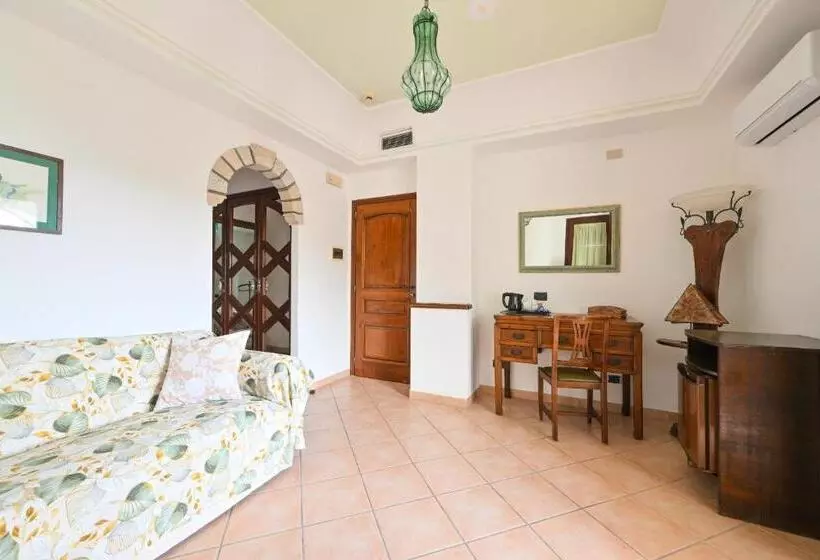 Superior Neljän Hengen Huone, Tenuta Villa Tara