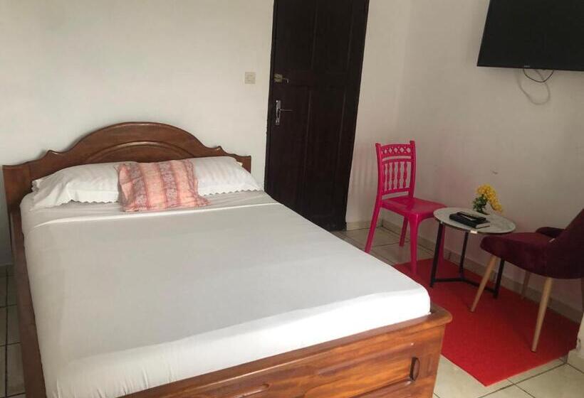 اتاق لوکس با بالکن, La Grace Kribi