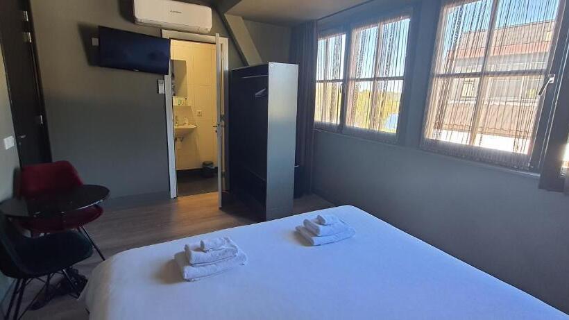 חדר דחוקס עם מיטת קינג, Sientjes Boetiek