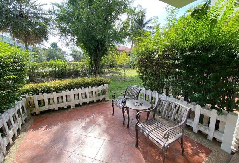اتاق لوکس با چشم‌انداز باغ, Thara Cholapruek Resort   Sha Extra Plus
