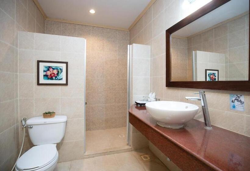 プールの見えるデラックスルーム, Thara Cholapruek Resort   Sha Extra Plus