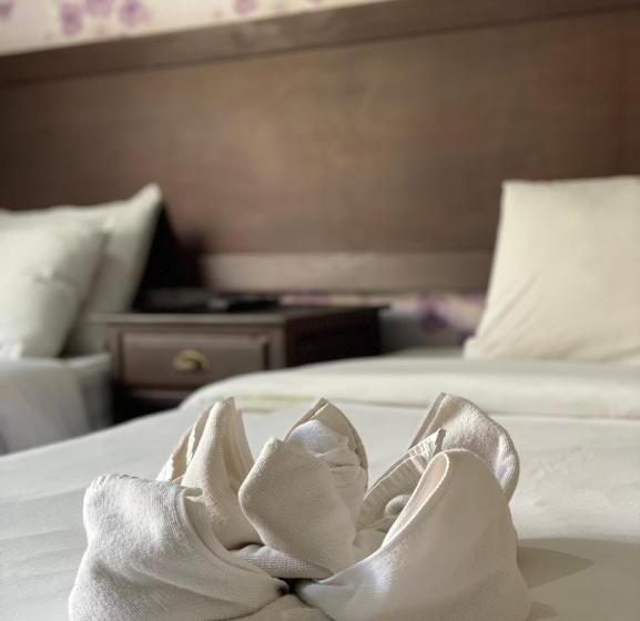 اتاق لوکس با چشم‌انداز استخر, Thara Cholapruek Resort   Sha Extra Plus