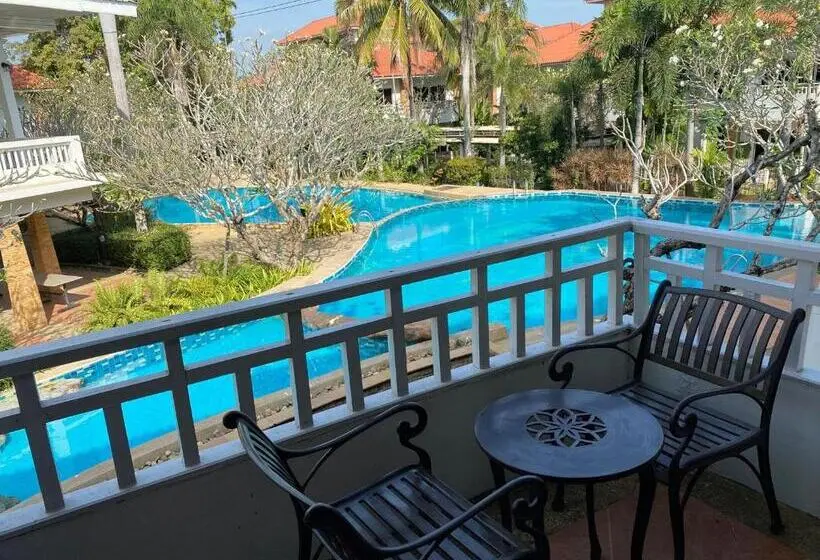プールの見えるデラックスルーム, Thara Cholapruek Resort   Sha Extra Plus