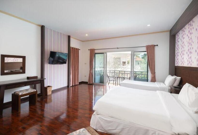 プールの見えるデラックスルーム, Thara Cholapruek Resort   Sha Extra Plus