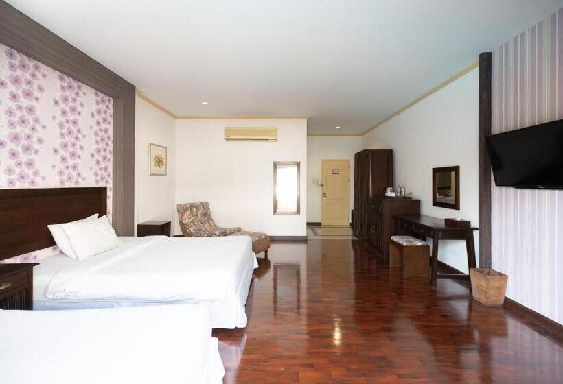 اتاق لوکس با چشم‌انداز استخر, Thara Cholapruek Resort   Sha Extra Plus