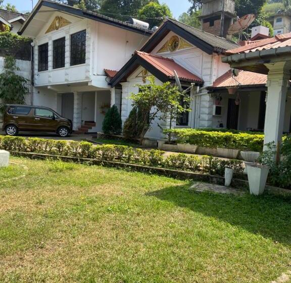 스탠다드 트리플 룸, Kandy Garden Villa