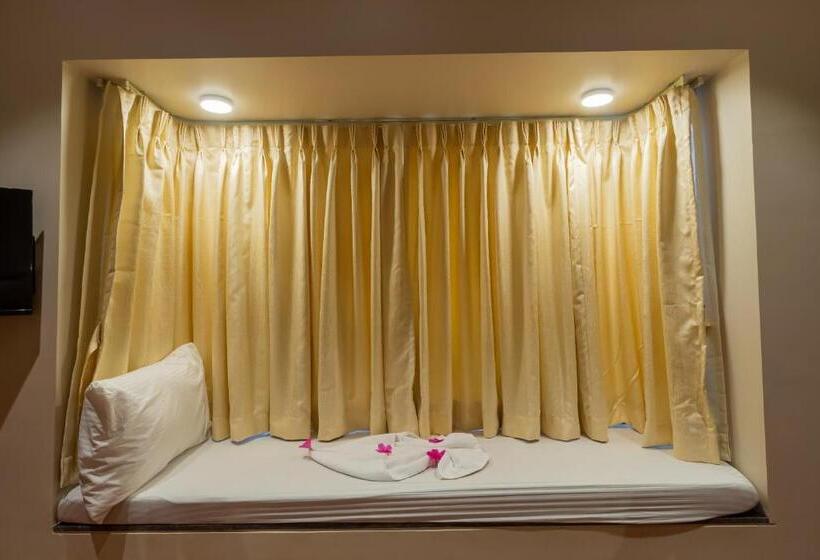 اتاق لوکس, R R Heritage Resort Pure Vegetarian