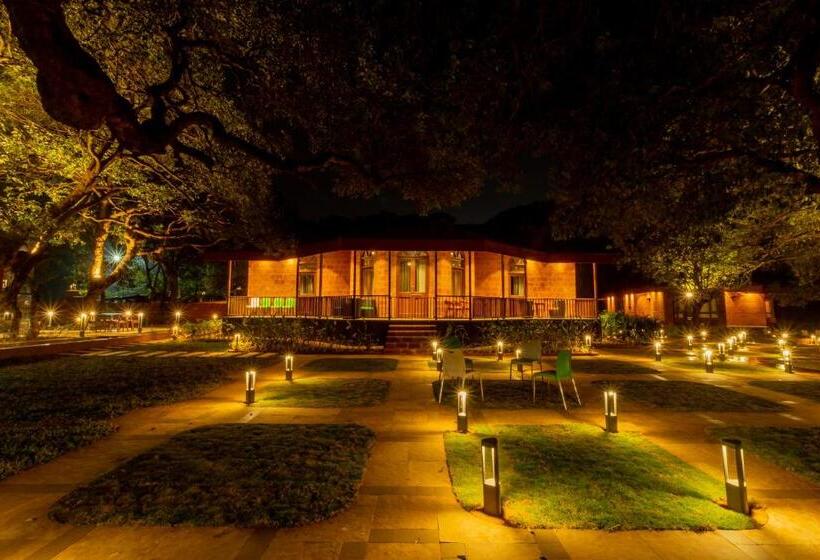 اتاق استاندارد با تخت بزرگ, R R Heritage Resort Pure Vegetarian