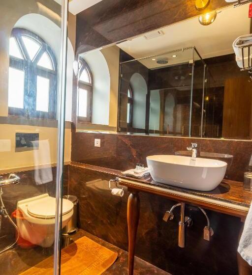 اتاق استاندارد با تخت بزرگ, R R Heritage Resort Pure Vegetarian