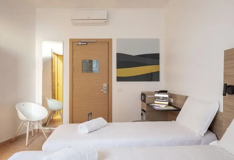 スタンダードトリプルルーム, B&b Hotel Pomezia Roma