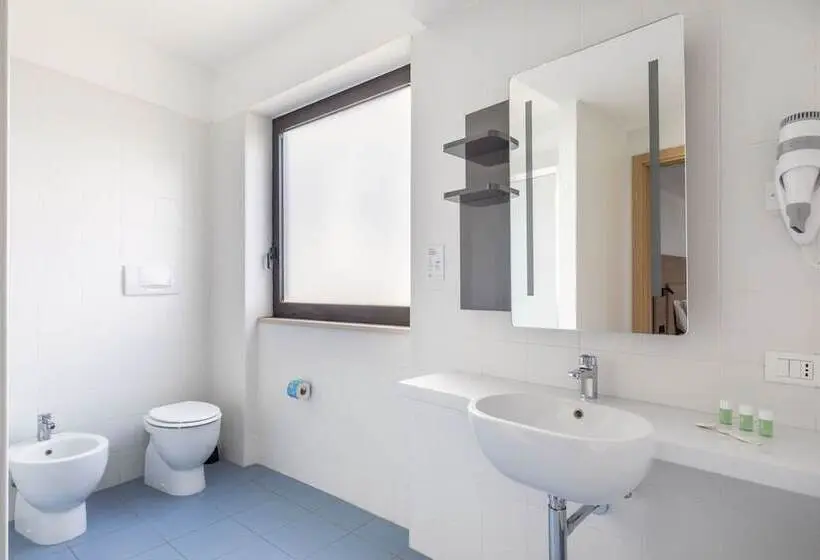 スーペリアトリプルルーム, B&b Hotel Pomezia Roma