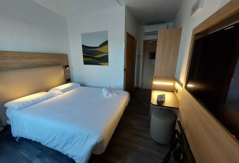 スーペリアシングルルーム, B&b Hotel Pomezia Roma