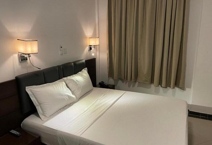 اتاق لوکس, Les Arcades