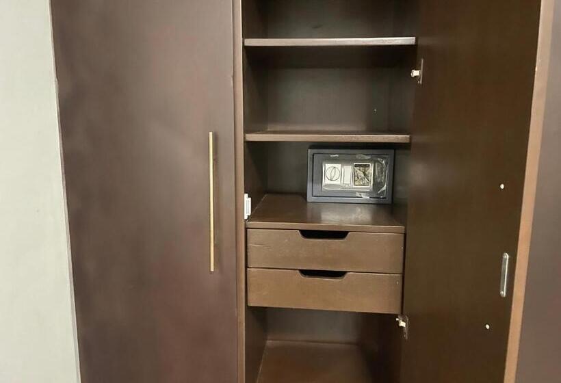 اتاق لوکس, Les Arcades