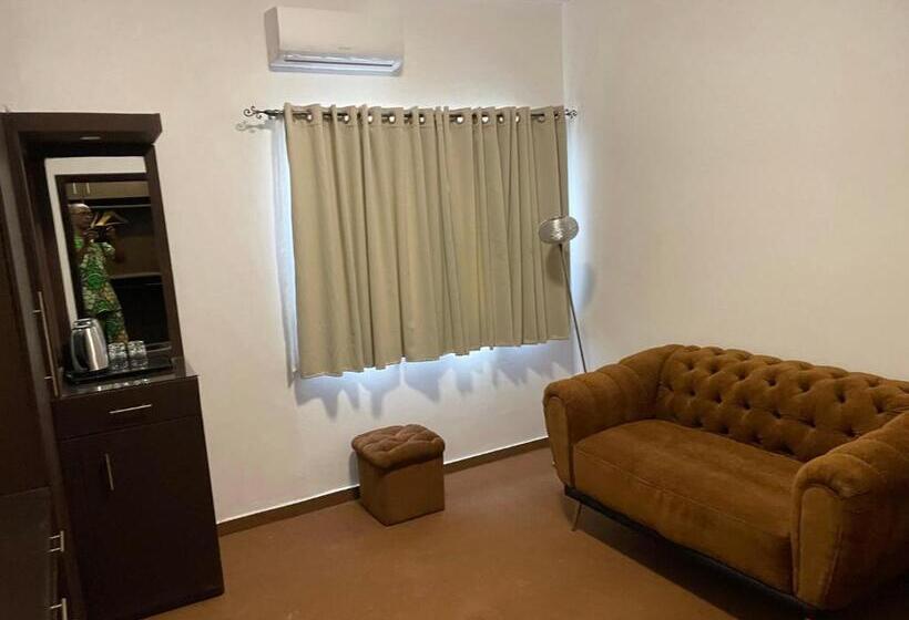 سوییت جونیور, Les Arcades