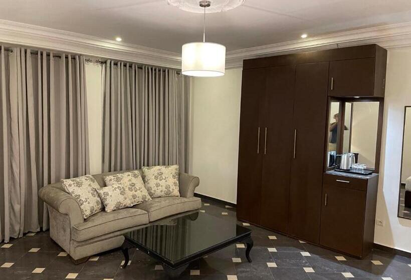 اتاق لوکس سه تخته, Les Arcades