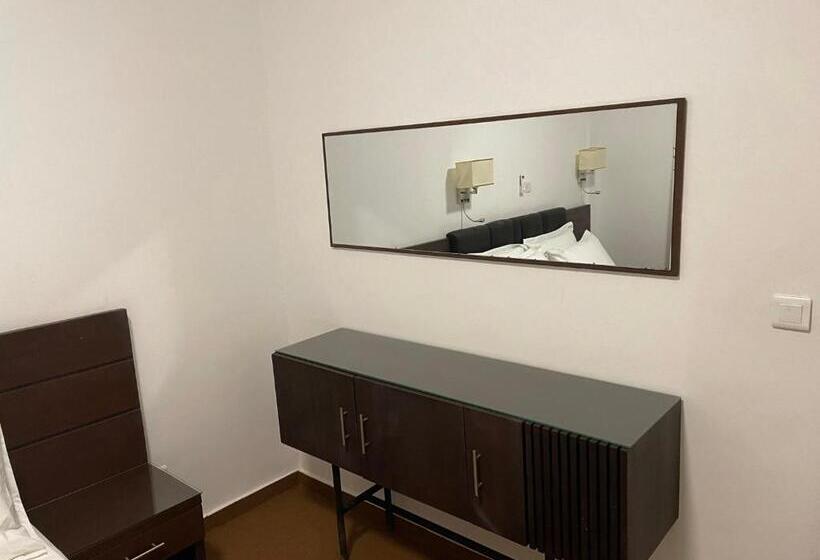 سوییت جونیور, Les Arcades