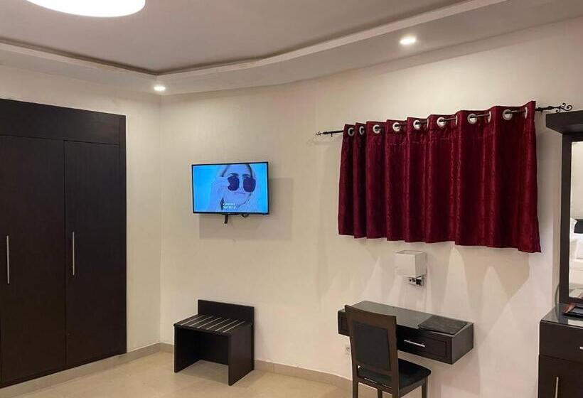 اتاق لوکس سه تخته, Les Arcades