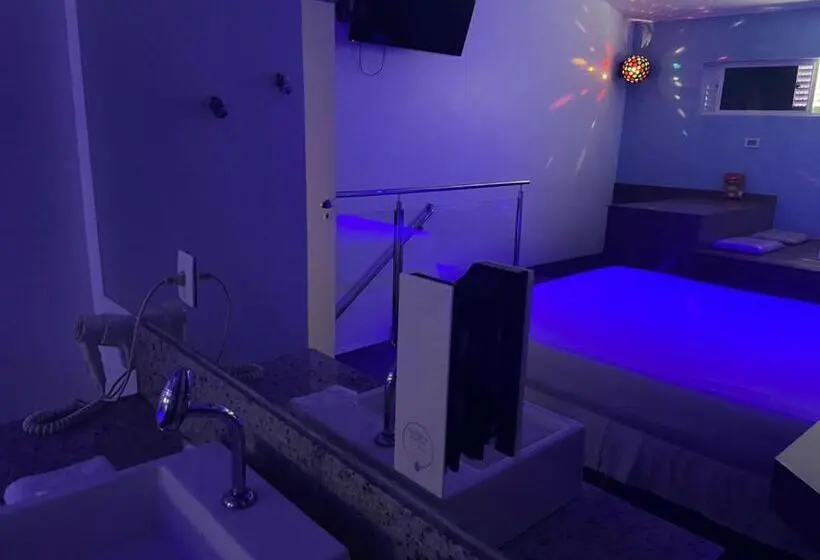 キングサイズベッドのスイートルーム, Motel Mediterrâneo