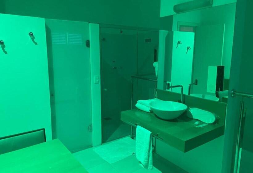 جناح مزود بجاكوزى, Motel Mediterrâneo