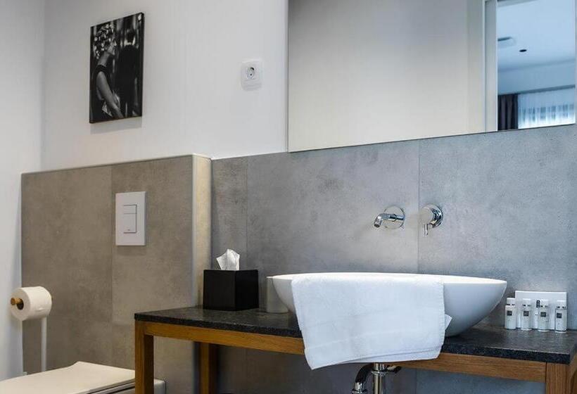 سوئیت با بالکن, Belmur