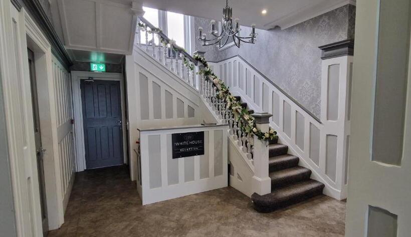 غرفة قياسية مطلّة علي الحديقة, The Whitehouse Peterlee