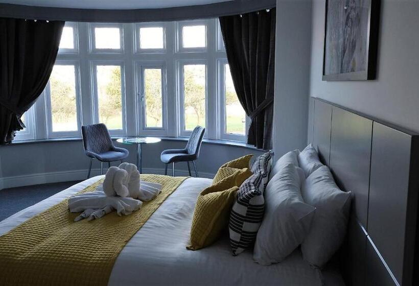 غرفة قياسية مطلّة علي البحر, The Whitehouse Peterlee